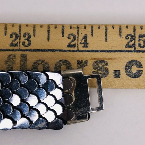 Vintage 80s Womens Silver Tone Expandable Scale Cinch Belt With Buckle 26" -28" - Picture 6 of 8